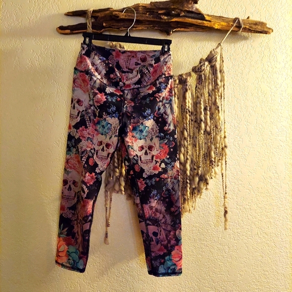 Evolution and Creation Floral Skull Leggings - Picture 3 of 3